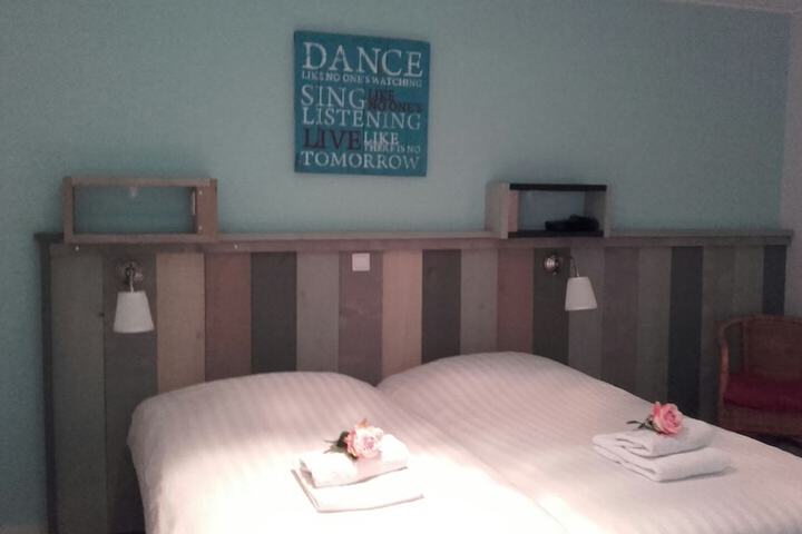 Room 9 of 15