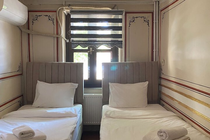 Room 17 of 38