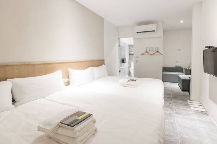 Room 53 of 99
