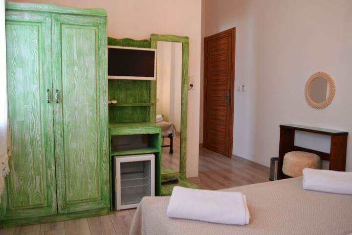 Room 4 of 15