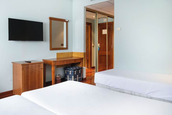 Room 7 of 37