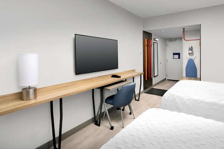 2 Queen Beds (3 of 8)