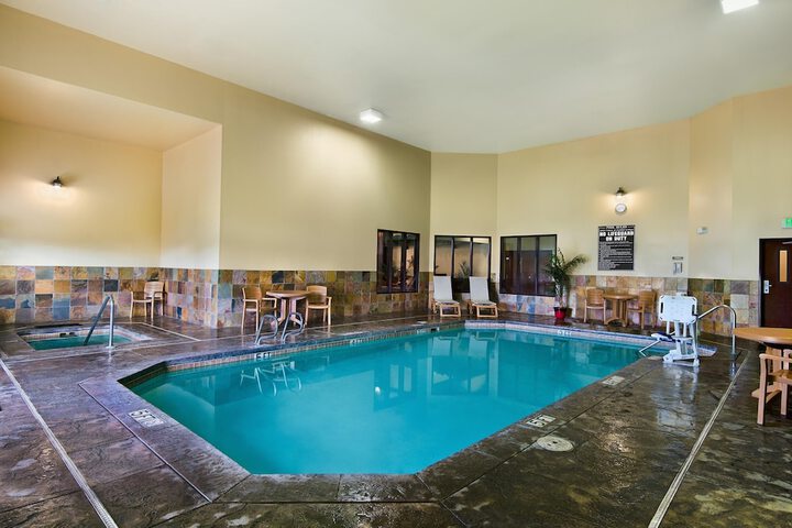 Indoor spa tub