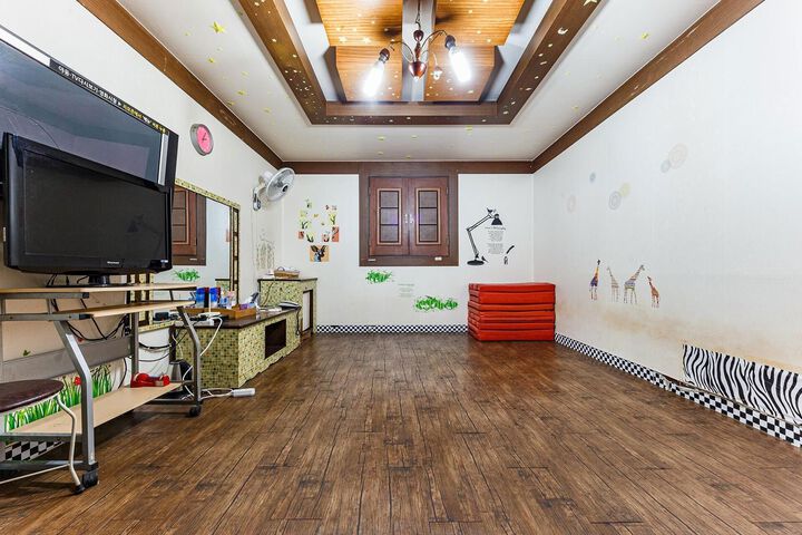Room 22 of 27