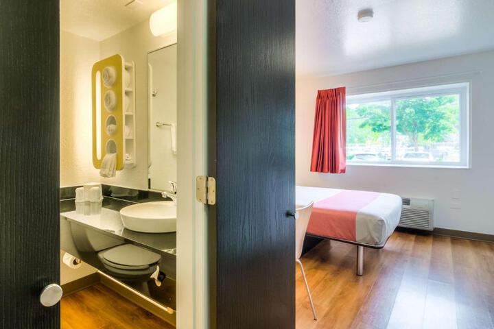 Double Bed Accessible (12 of 13)