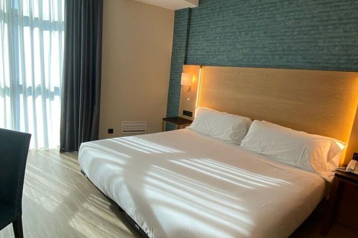 Room 25 of 63