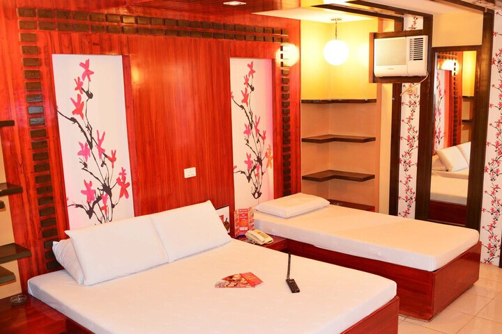 Room 6 of 17