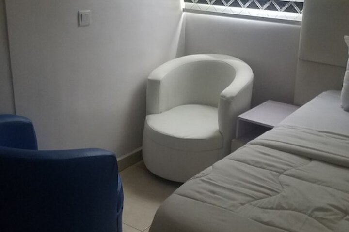 Room 6 of 15
