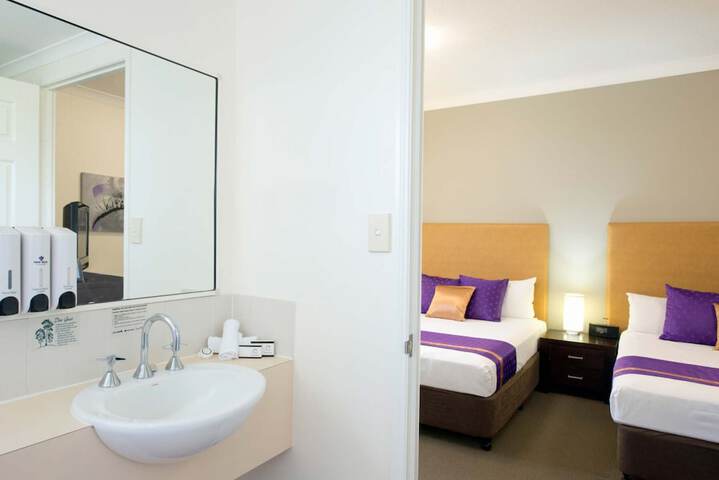 Room 5 of 97