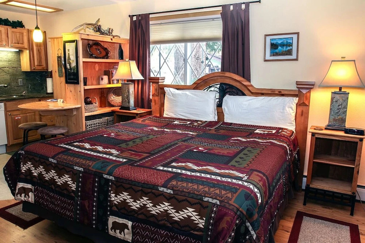 Room 4 of 9