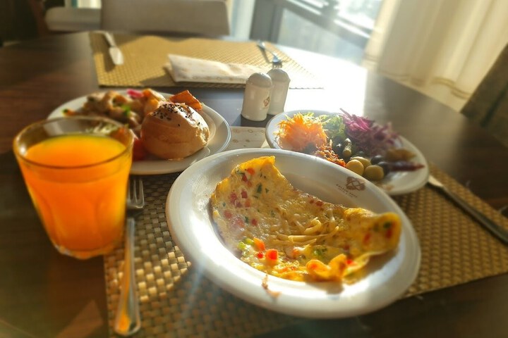 Dining 33 of 34