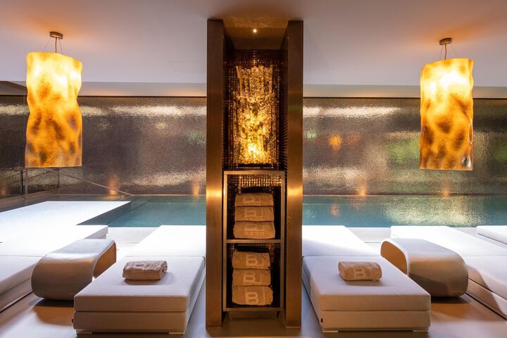 Hotel Pool