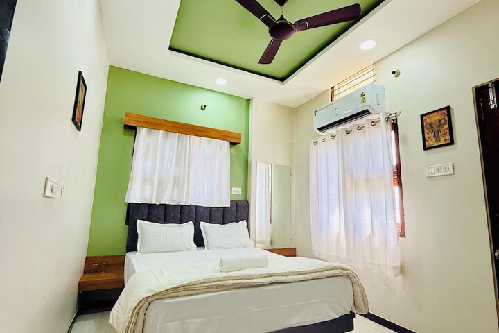 Room 10 of 18