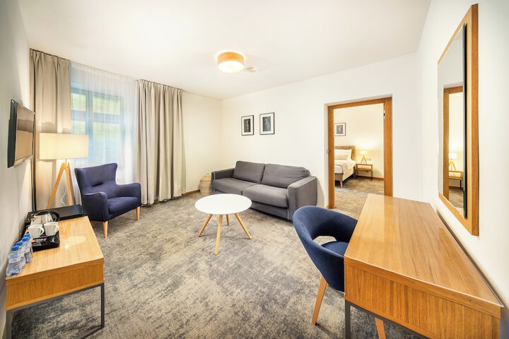 Room 12 of 34