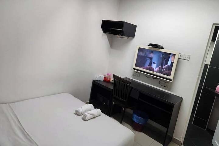 Room 11 of 23