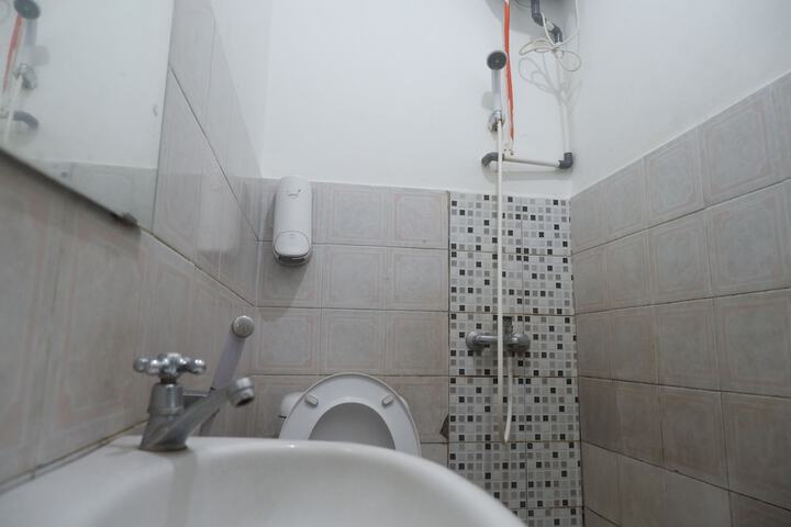 Room 9 of 18