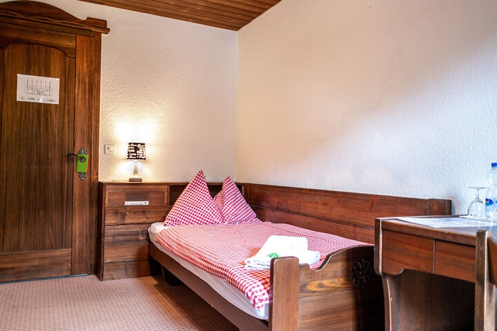 Room 28 of 115