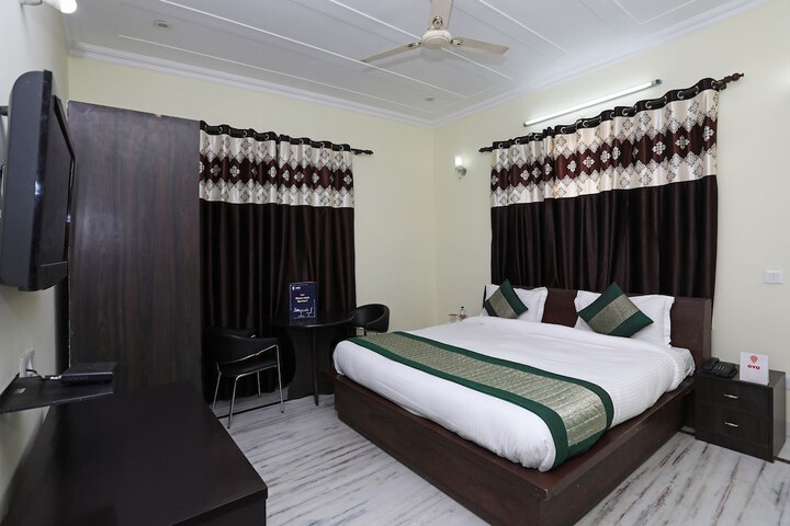 Room 5 of 18