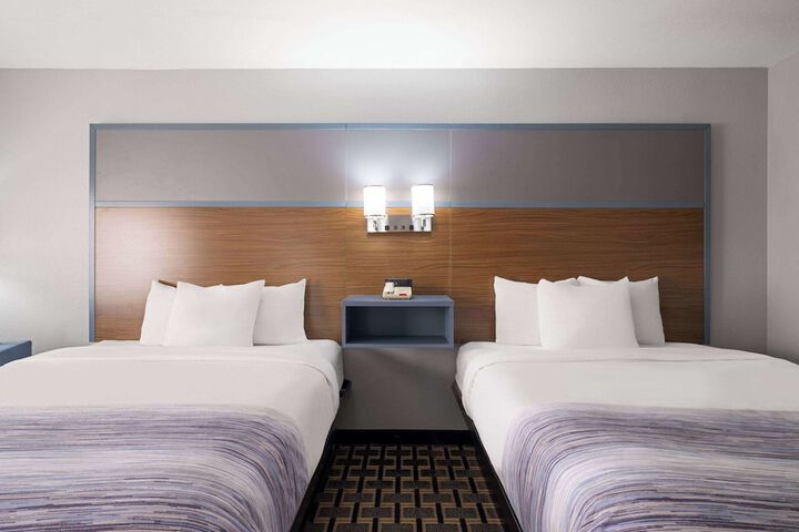 2 Queen Beds (4 of 14)