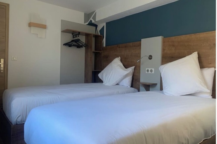 Room 6 of 49