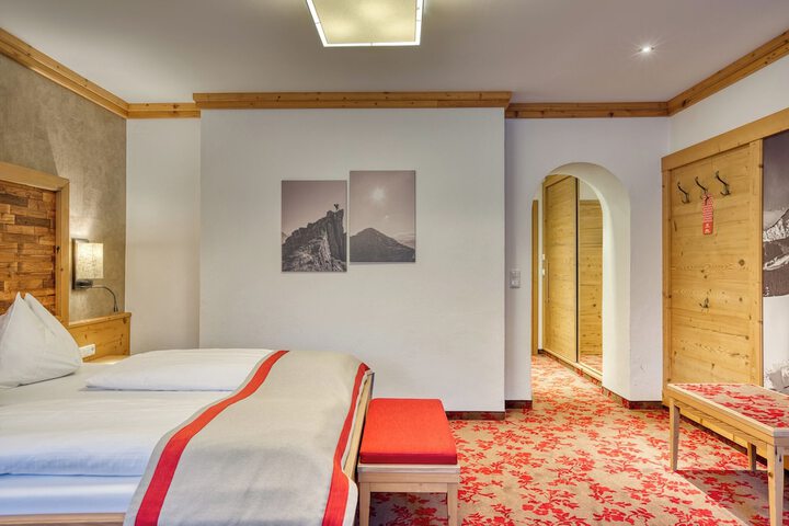 Room 33 of 171