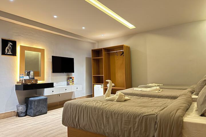 Room 30 of 227