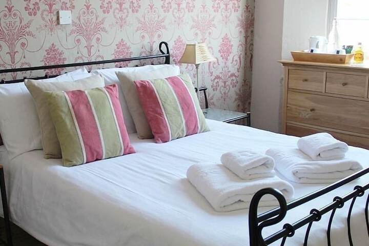 Room 2 of 20
