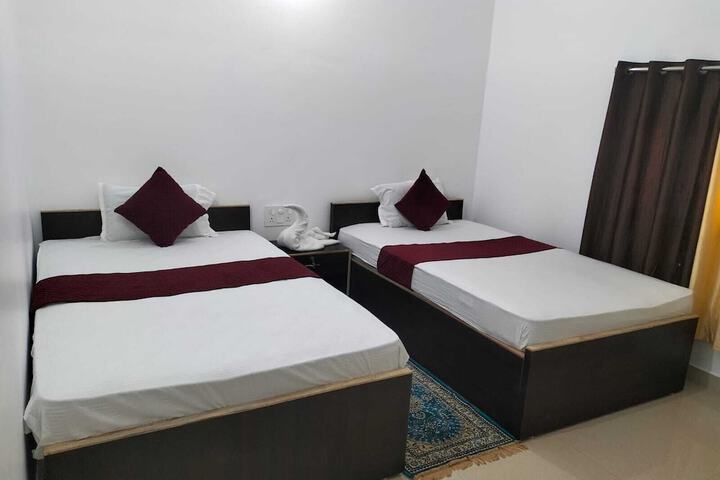 Room 12 of 16