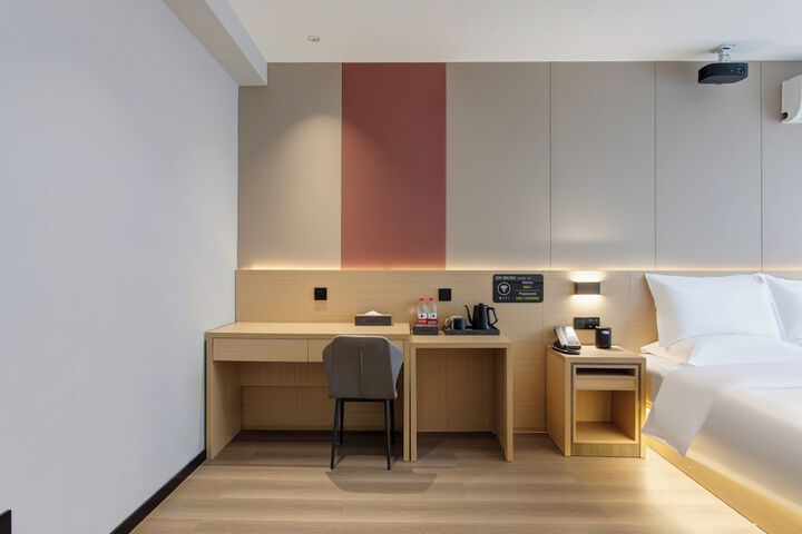 Room 14 of 36