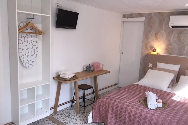 Room 2 of 17
