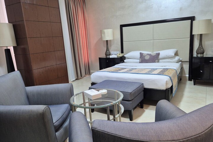Room 20 of 33