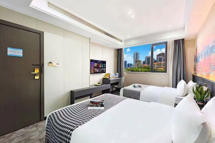 Room 8 of 11