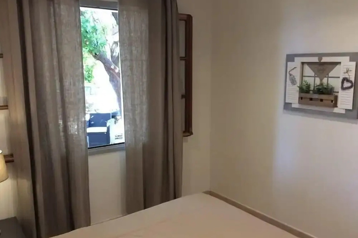 Room 2 of 10