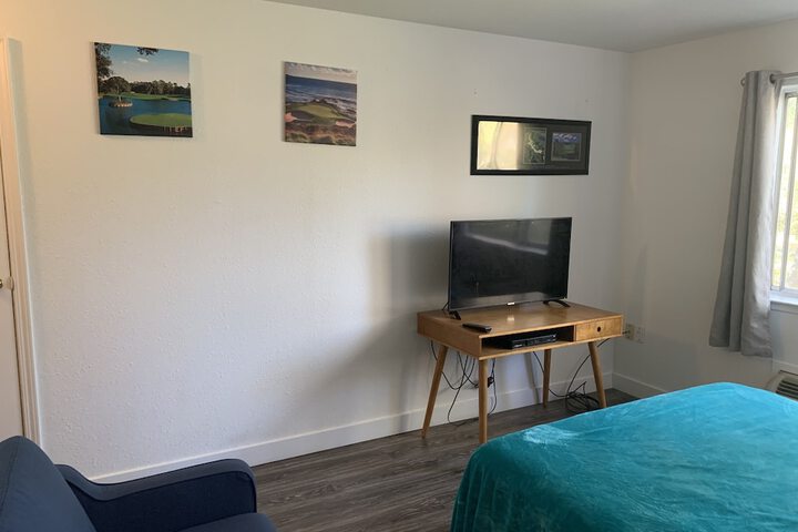 1 Queen Bed (2 of 103)