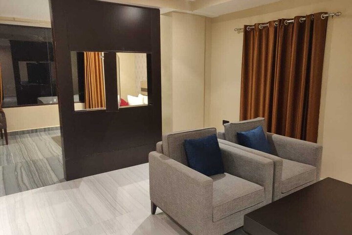 Room 5 of 25