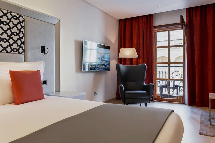 Room 72 of 144