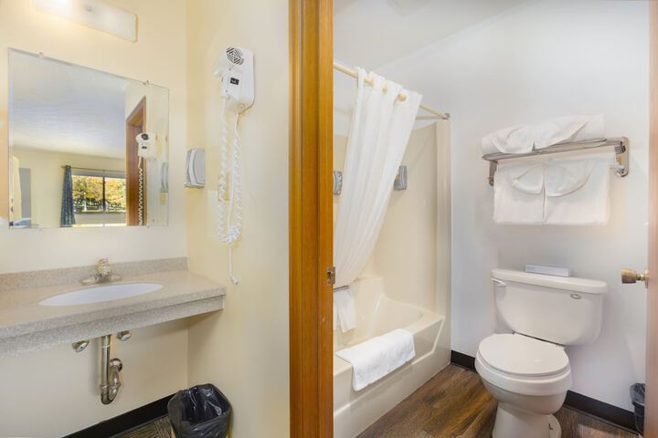 Room 6 of 38