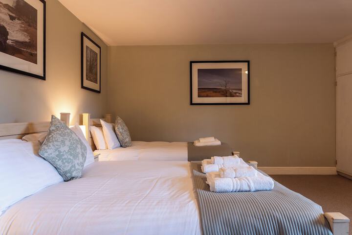 Room 10 of 32