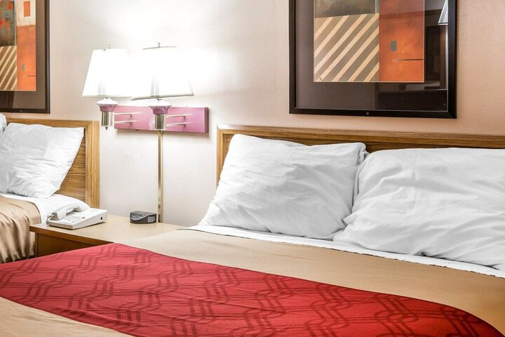 2 Double Beds (10 of 10)