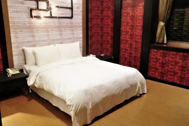Room 21 of 97