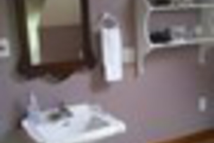 Room 152 of 198