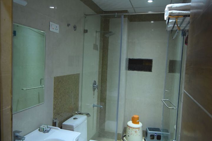 Room 18 of 28