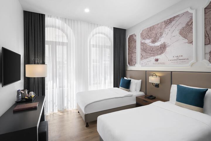 Room 42 of 79
