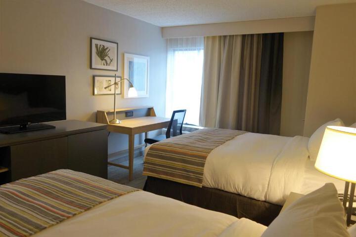 2 Queen Beds (2 of 9)