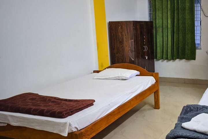 Room 9 of 32
