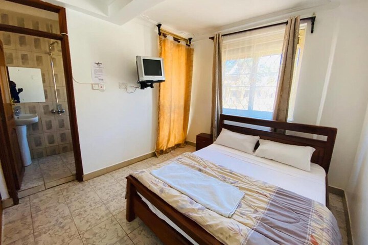 Room 10 of 20