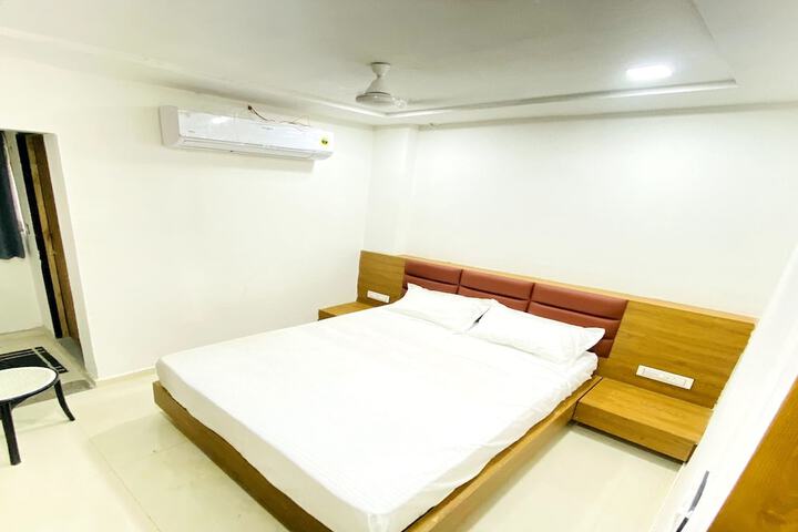 Room 25 of 43