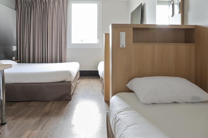 Room 6 of 15