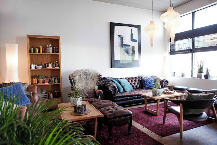 Lounge 52 of 66