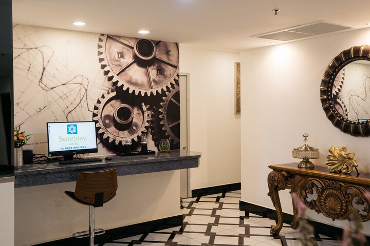 Business Center 63 of 74